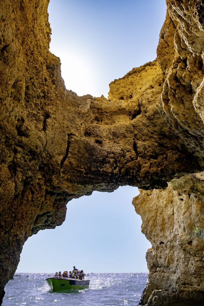 Die Algarve mit den spektakulären Felsformationen.